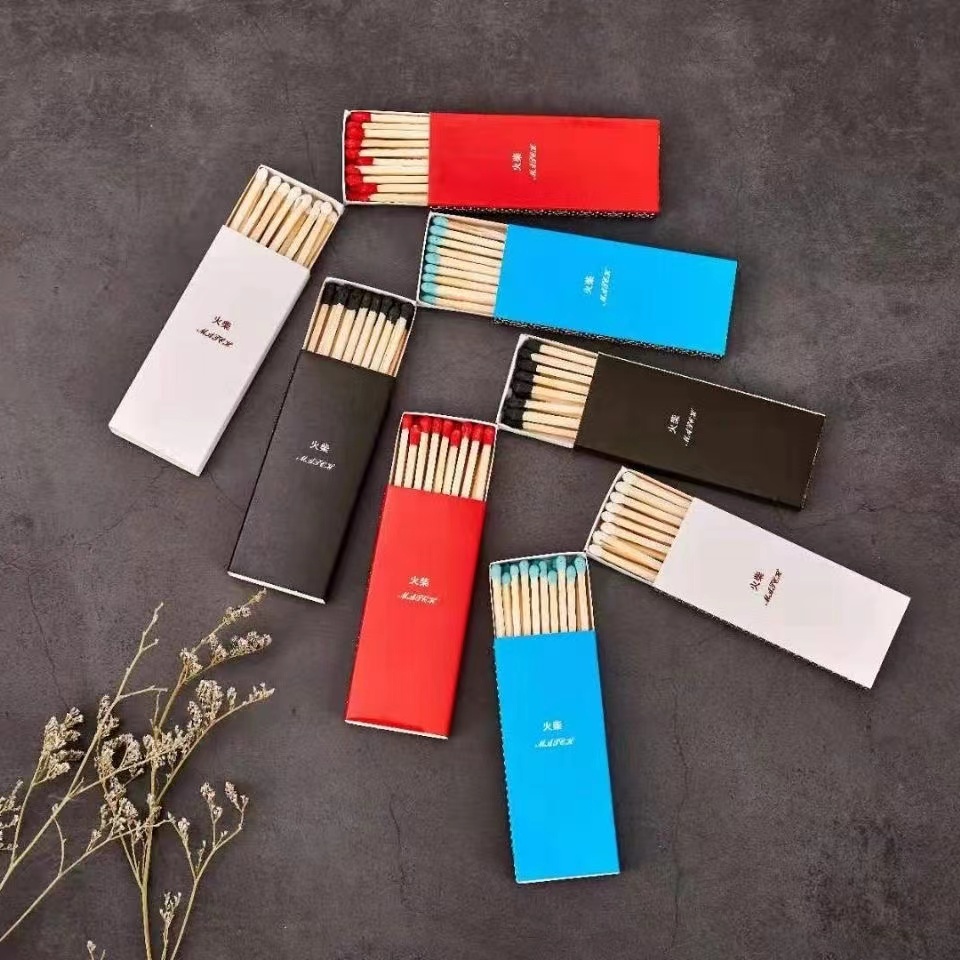 Sparkler Sleeve with Matches: Rediscover the Charm of the Match of the 80s